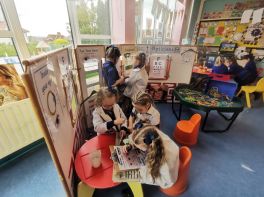 🕶️🤓 We have had so much fun in our opticians role-play area this week. In P2 we have been learning all about our senses, specifically our sens