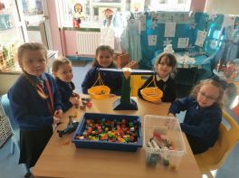 Exploring numbers to 20 and finding the mass of objects in P2 ⚖️ 